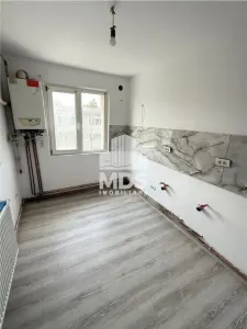 Decomandat cu 2 bai, amenajat complet - foto 2