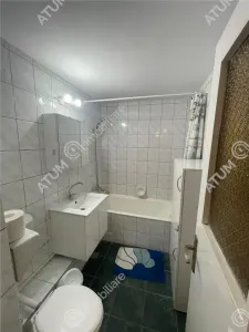 De inchiriat apartament cu 3 camere decomandate si pivnita in zona Strand din Sibiu - foto 12
