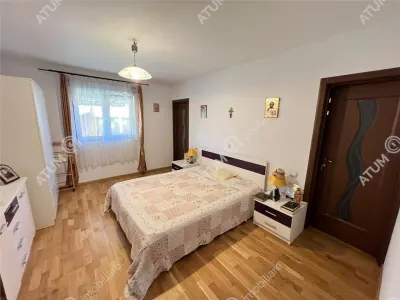 De vanzare casa cu 3 camere pivnita si pod amplasata pe teren de 438 mp zona Calea Cisnadiei din Sibiu - foto 3