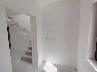 Duplex pe etaj - balcon - personalizare interioara - foto 9