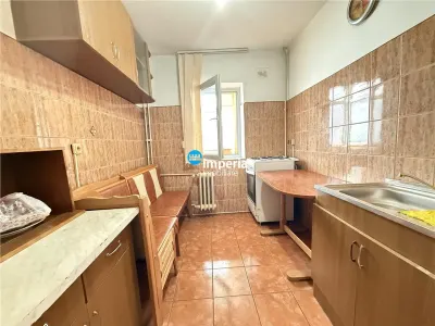 Apartament 2 camere decomandat Podul de Fier - foto 3