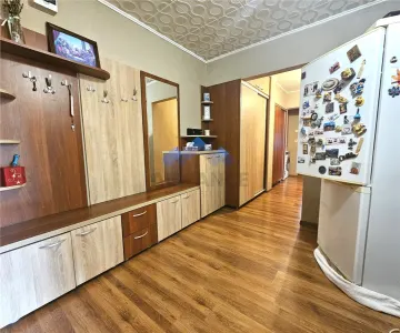Liber, apartament cu 3 camere, bine intretinut - foto 3