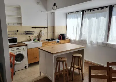 inchiriere Apartament  2 Camere Semidecomandat  Aparatorii Patriei - Bucuresti