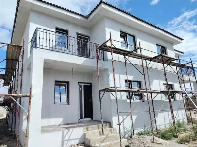 DUPLEX SPATIOS - 5 CAMERE - FINISAJE LA CERERE - Mosnita Veche