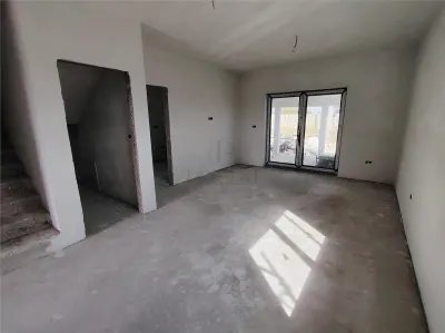 DUPLEX SPATIOS - 5 CAMERE - FINISAJE LA CERERE - foto 3