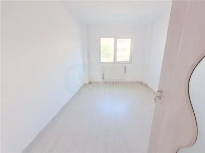 Apartament 3 decomandate, etaj 1, renovat, zona Ura - foto 11