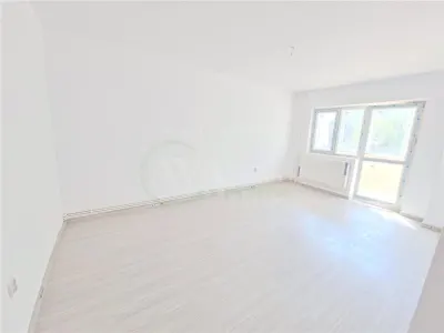 Apartament 3 decomandate, etaj 1, renovat, zona Ura - foto 12
