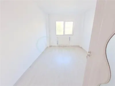 Apartament 3 decomandate, etaj 1, renovat, zona Ura - foto 18