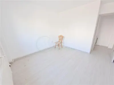 Apartament 3 decomandate, etaj 1, renovat, zona Ura - foto 23