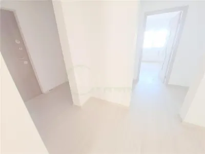 Apartament 3 decomandate, etaj 1, renovat, zona Ura - foto 4