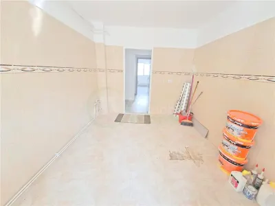 Apartament 3 decomandate, etaj 1, renovat, zona Ura - foto 6