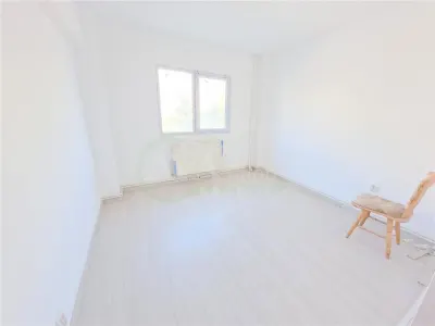 Apartament 3 decomandate, etaj 1, renovat, zona Ura - foto 8