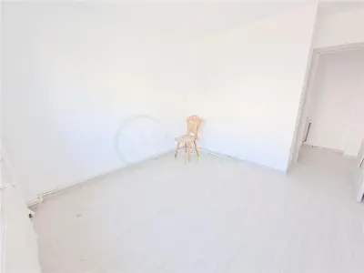 Apartament 3 decomandate, etaj 1, renovat, zona Ura - foto 9