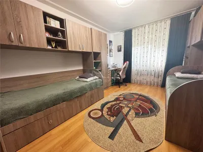 Apartament decomandat cu 2 camere in Vasile Aaron - foto 2
