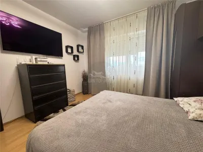 Apartament decomandat cu 2 camere in Vasile Aaron - foto 5